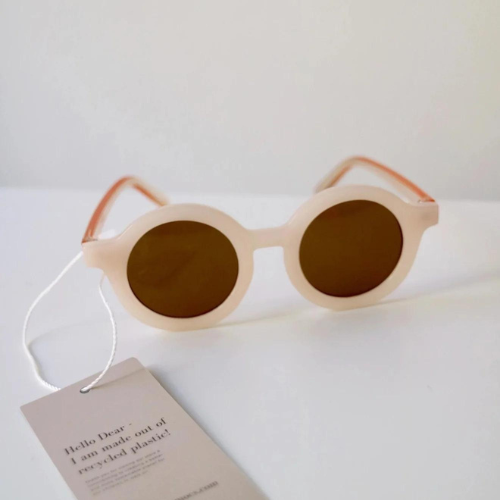 Cette paire de lunettes de soleil nourrisson est parfaite pour l'été ! 